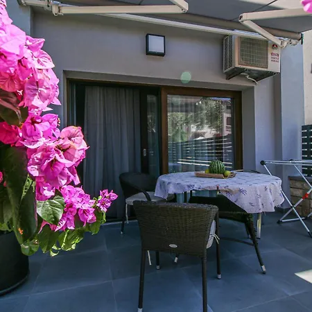 Mila 아파트 로비니