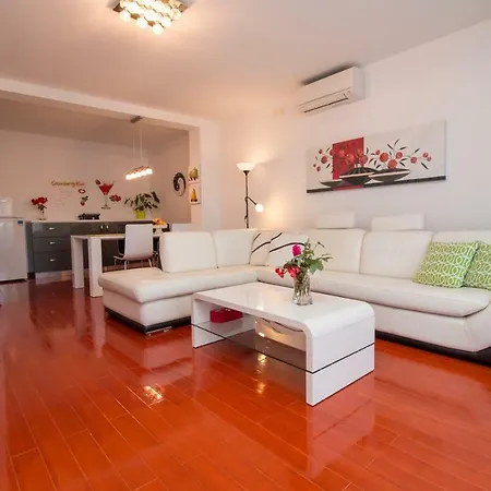 Apartment Mila *